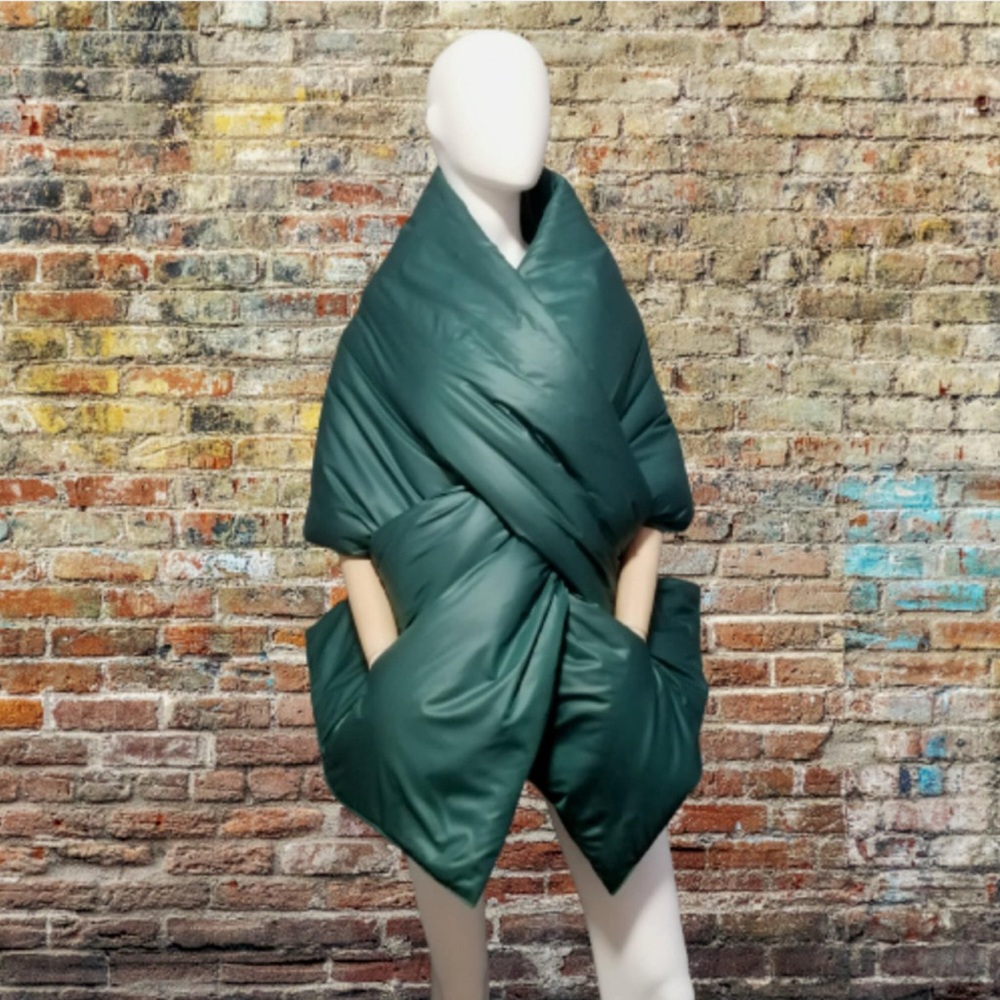 Elegant Green Women's Puffer Shawl